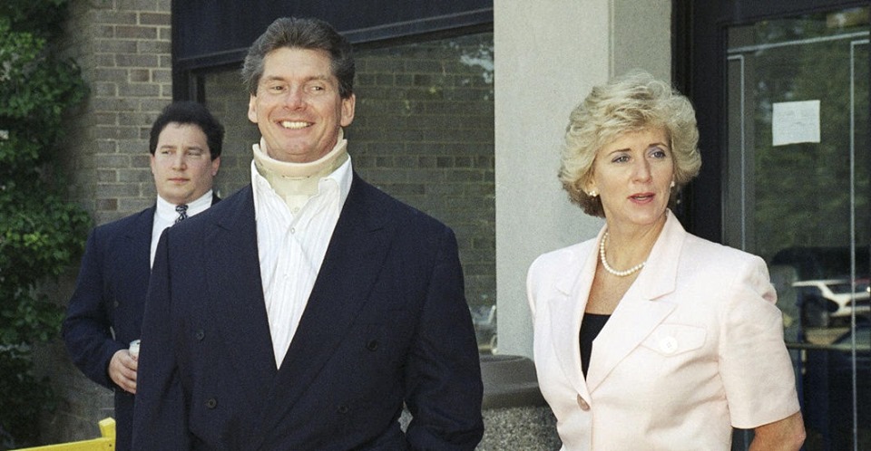 Vince McMahon y Linda McMahon en el juicio por esteroides (1994)