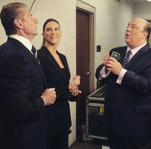 Vince McMahon y Stephanie junto a Paul Heyman - WWE