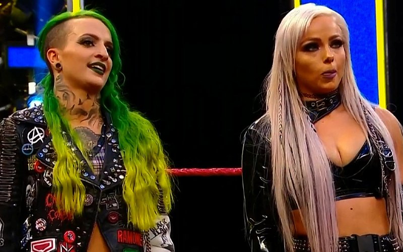 Ruby Riott y Liv Morgan se reúnen en WWE Raw (03/08/2020) / WWE