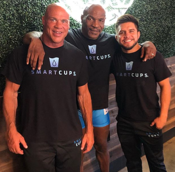 Kurt Angle: "Su cuerpo se ve como cuando tenía 20 años y está golpeando con fuerza"