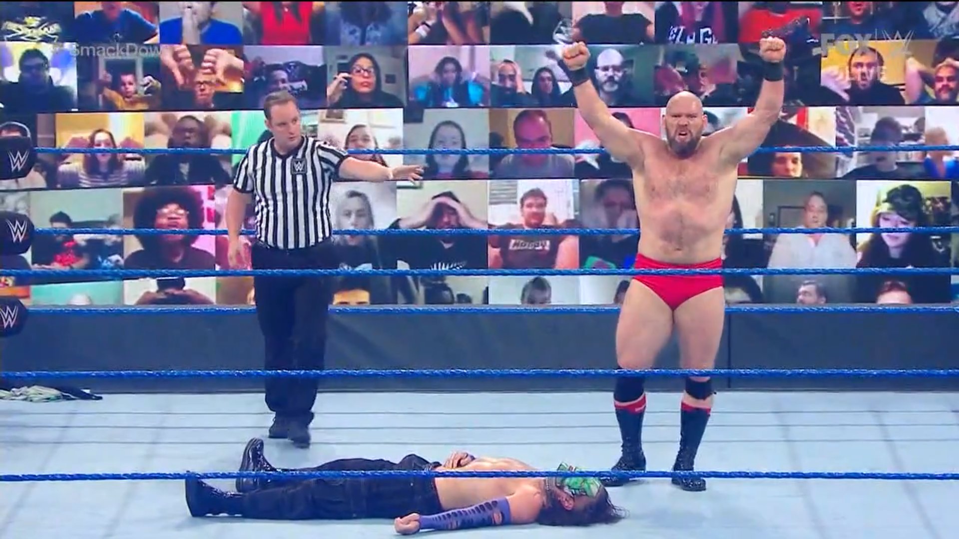 Lars Sullivan derrotando a Jeff Hardy