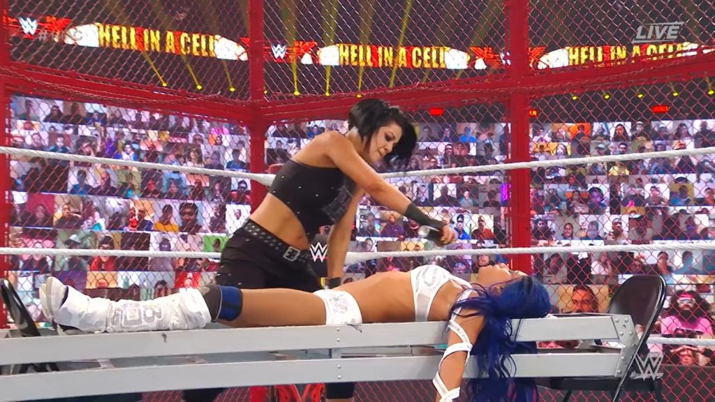 Bayley y Sasha Banks - Hell in a Cell 2020