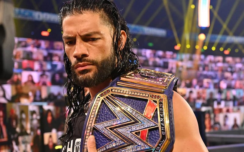 Roman Reigns como Campeón Universal WWE / WWE