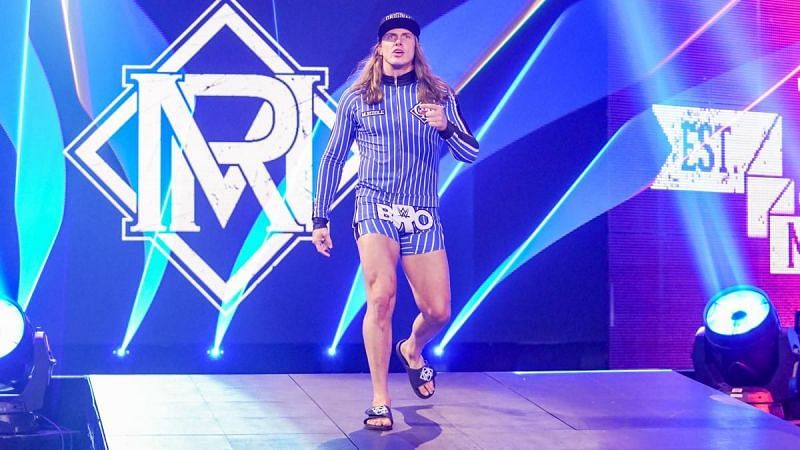 Matt Riddle haciendo su entrada al ring en WWE - WWE