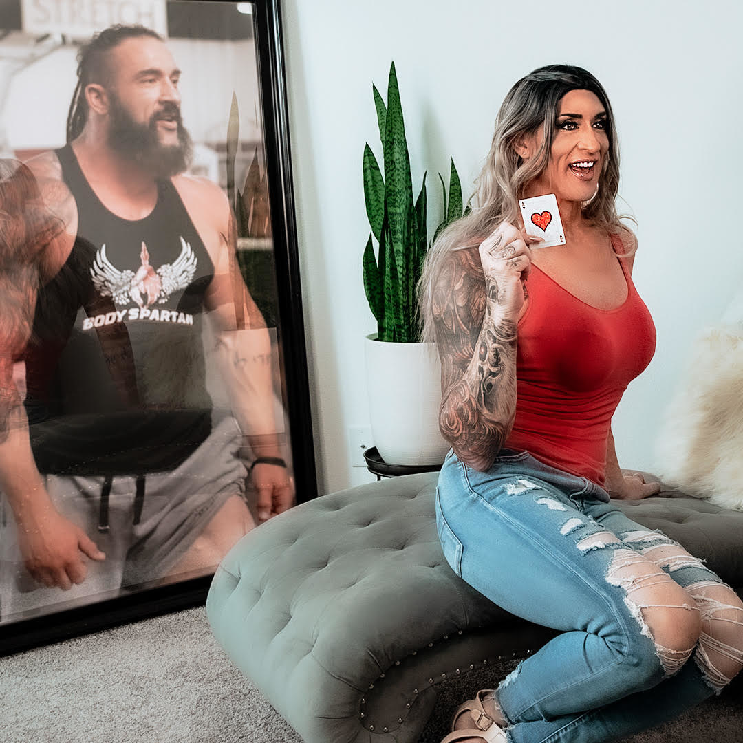 Tyler-Reks-ex-WWE-de-Gabe-Tuft-a-Gabbi-Tuft-Extra-TV.jpg