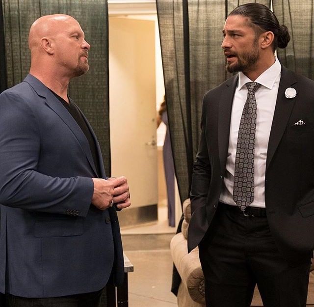 Stone Cold y Roman Reigns - WWE