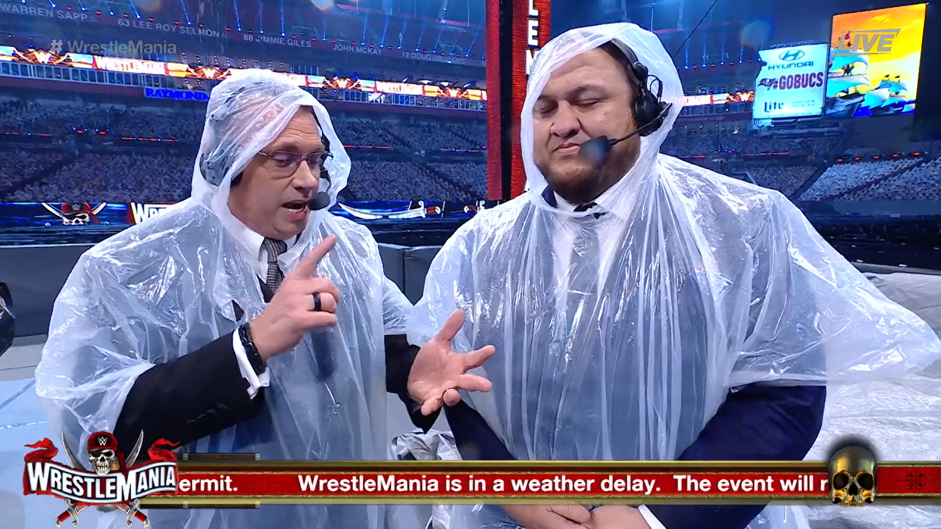 Samoa Joe y Michael Cole - WrestleMania 37