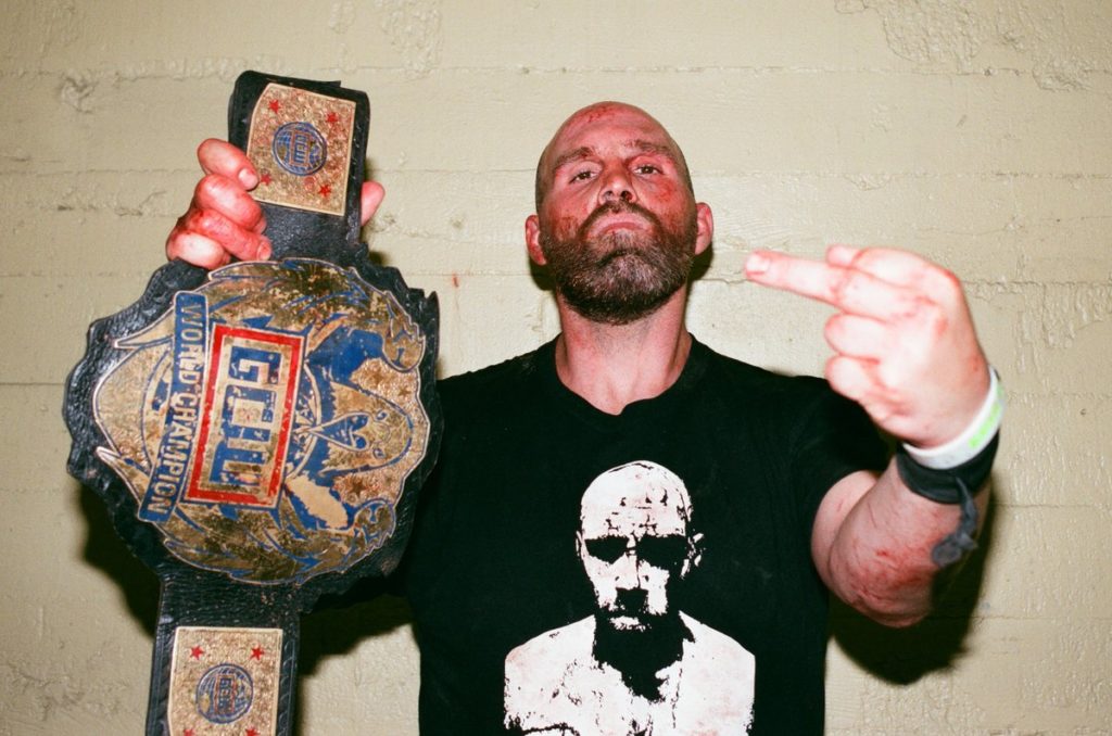 Jon Moxley: "Vince McMahon mataría por tener a alguien como Nick Gage en WWE"
