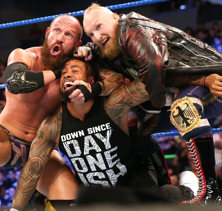 SAnitY frente a The Usos en SmackDown