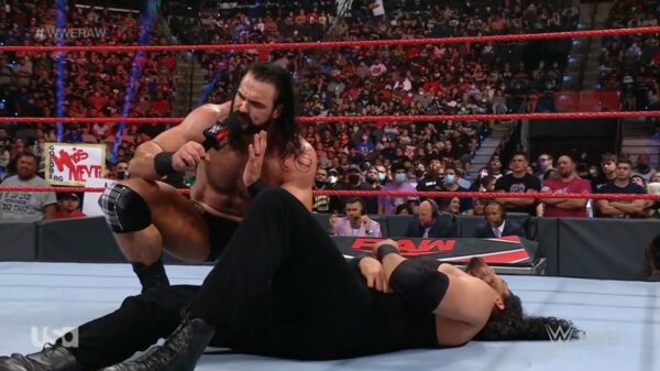 Drew McIntyre vence a Veer y Shanky en WWE Raw (16/08/2021) / WWE