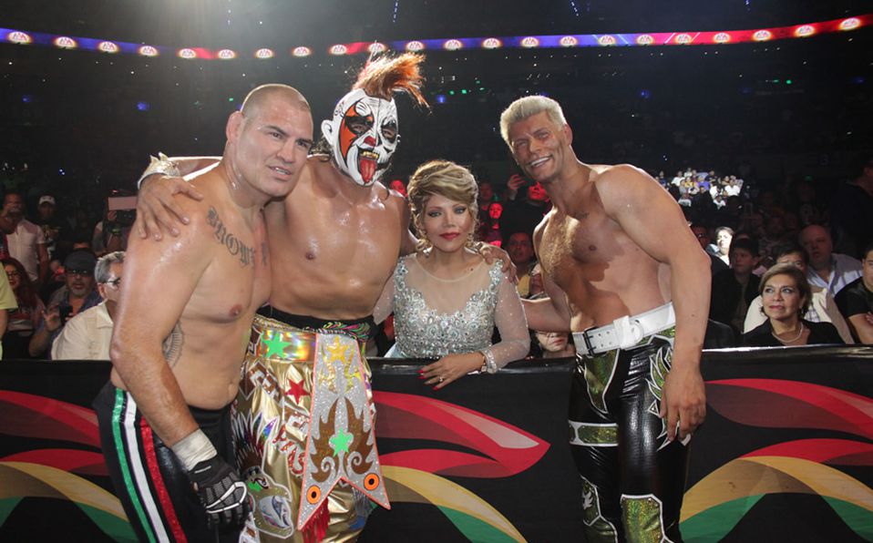 Caín Velásquez Triplemania