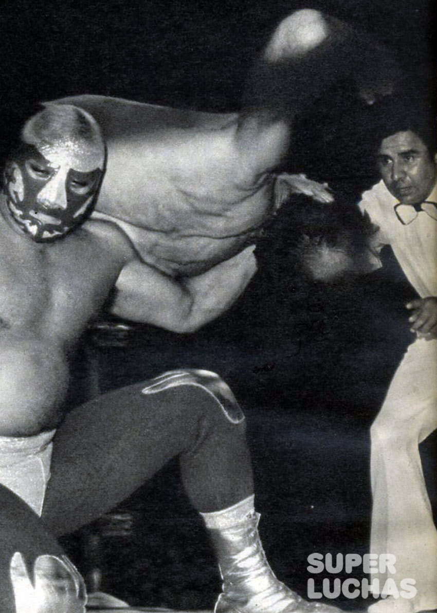 Canek vs. Lou Thesz en el Palacio de los Deportes de la Ciudad de México, con Pompín como réferi | Foto: Gong Magazine.