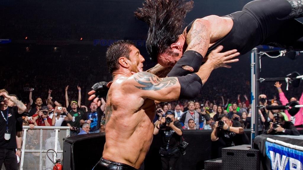 The Undertaker se lanza contra Batista en WrestleMania 23