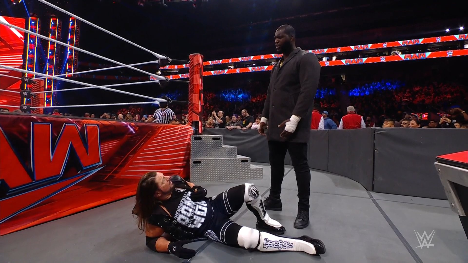 AJ Styles y Omos - WWE Raw 29 de noviembre 2021