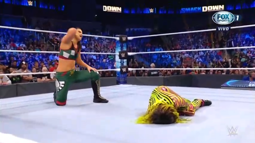 naomi vs shayna baszler - smackdown 5 de noviembre 2021 2