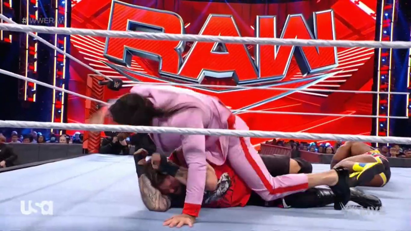 Seth Rollins y Kevin Owens - WWE Raw 29 de noviembre 2021