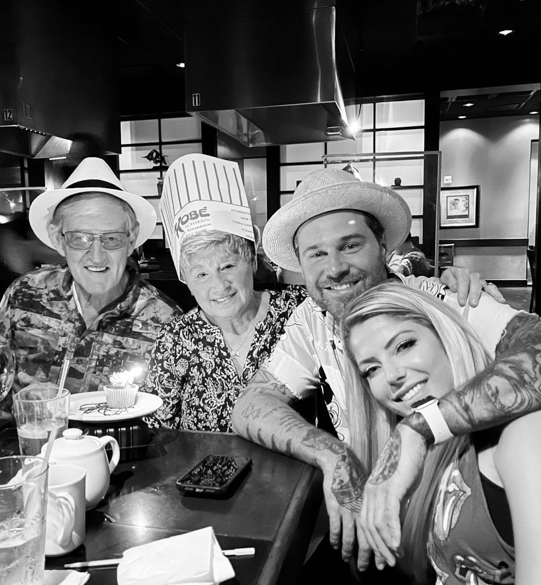 Fallecieron el papá de Sasha Banks y la abuela de Alexa Bliss Superluchas