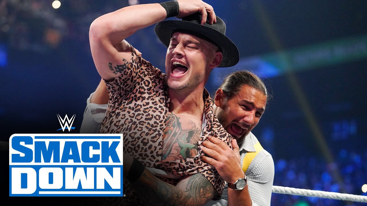 Happy Corbin y Madcap Moss festejando en SmackDown