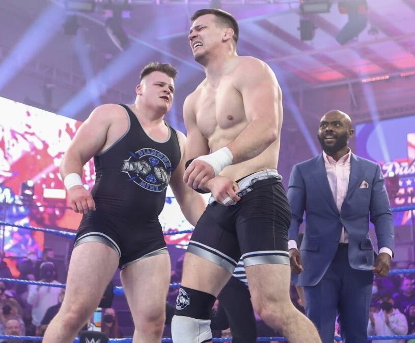 WWE ve Creed Brothers como futuros estelares de WrestleMania