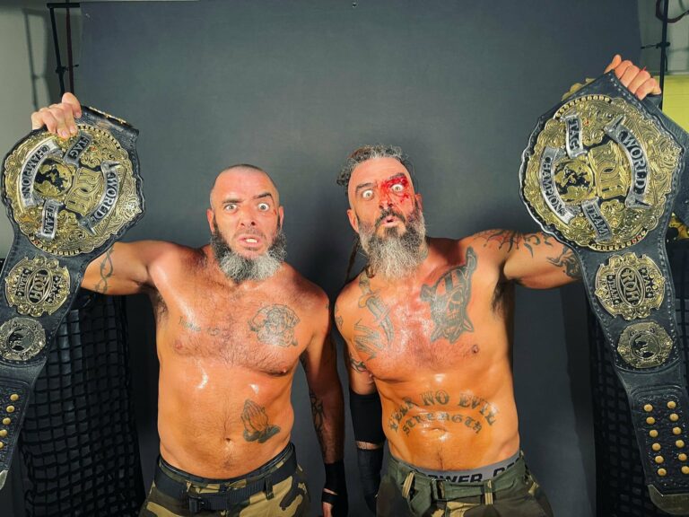 The Briscoe Brothers tras ganar el Campeonato Mundial de Parejas ROH en Final Battle 2021 - Facebook, Mark and Jay The Briscoe Brothers