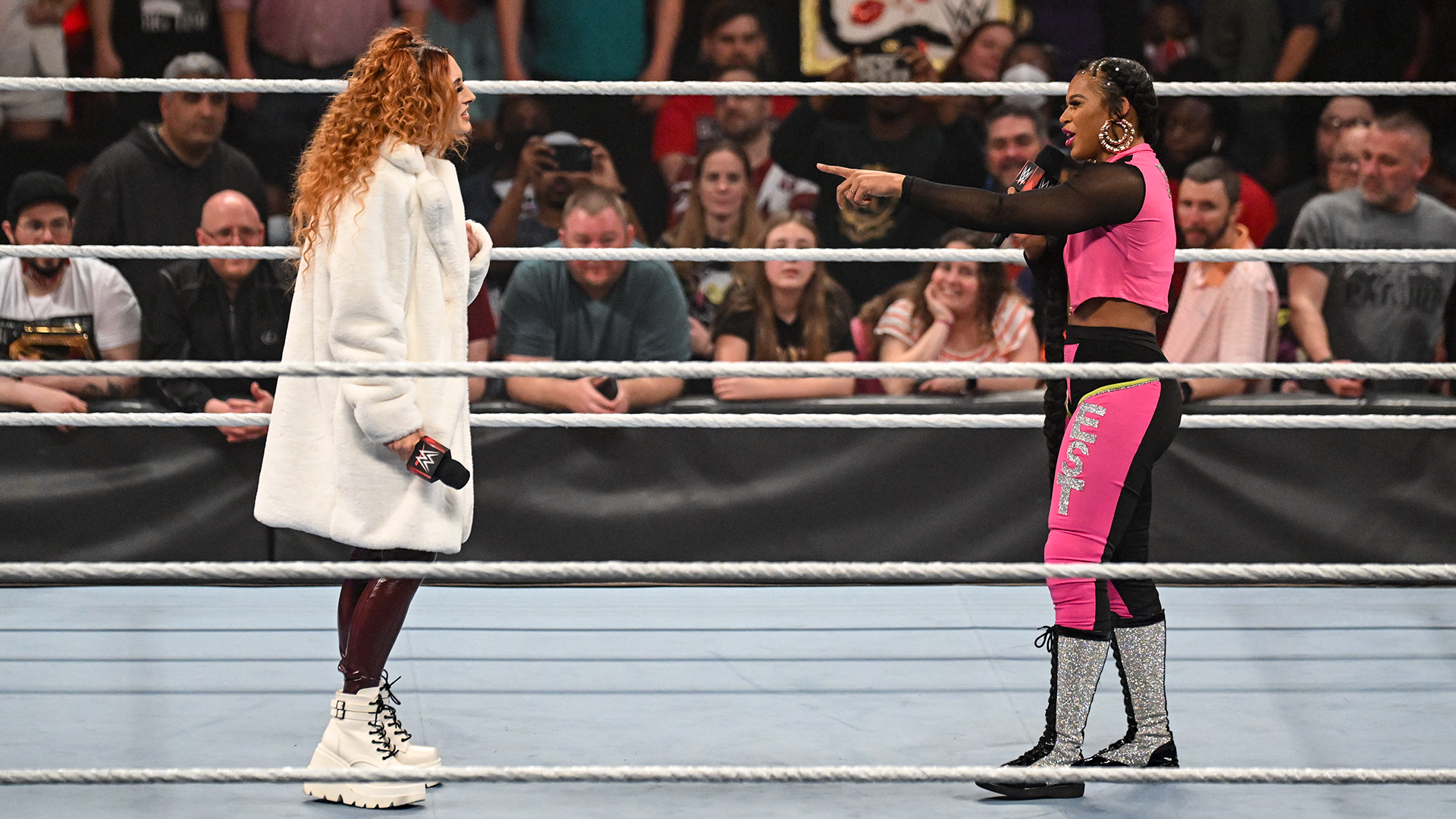 Becky Lynch y Bianca Belair - WWE Raw