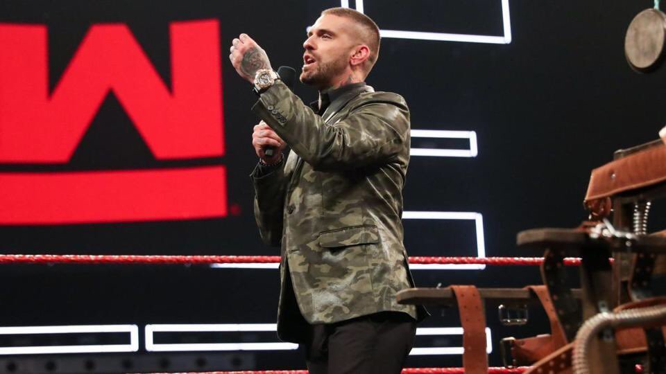 Corey Graves durante un segmento en WWE Raw