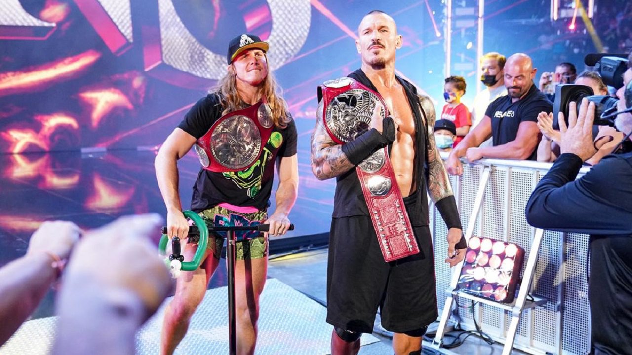 Randy Orton y Riddle como Campeones de Parejas Raw