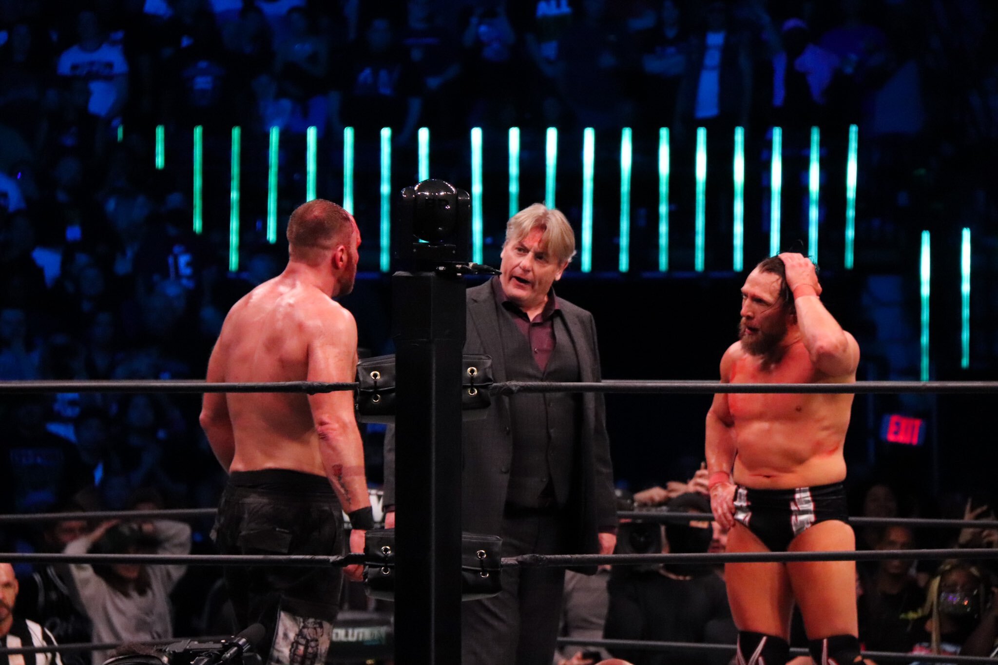 William Regal reprende a Bryan Danielson y Jon Moxley en AEW Revolution 2022