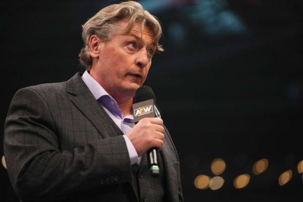 William Regal en el episodio de AEW Dynamite del 9 de marzo de 2022 - AEW