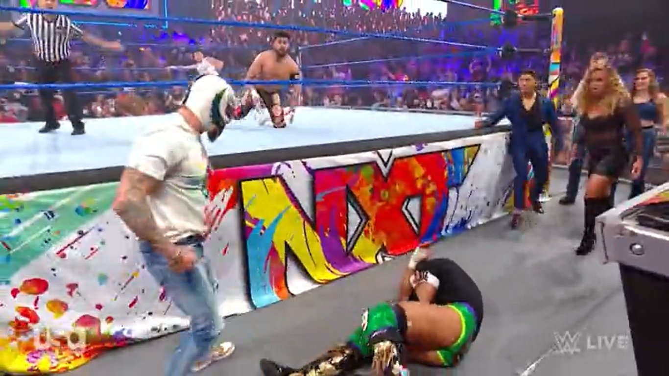 Rey Mysterio y Santos Escobar - WWE NXT 15 de marzo 2022