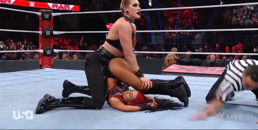rhea ripley y queen zelina raw 7 de marzo 2022