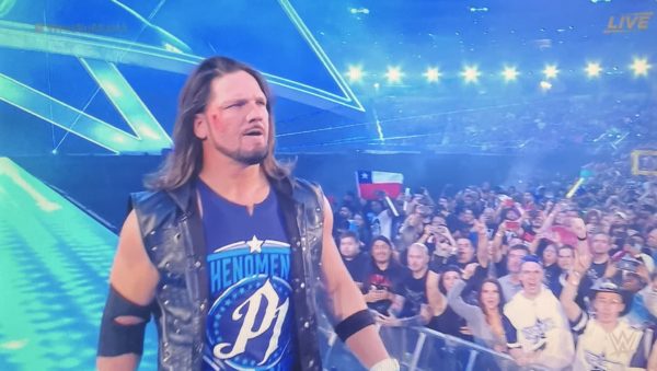 AJ Styles haciendo su entrada en WrestleMania 38 AJ Styles haciendo su entrada en WrestleMania 38