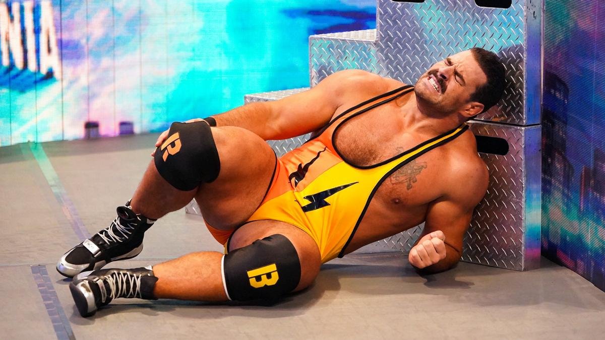 Rick Boogs se duele de su lesión en WrestleMania 38