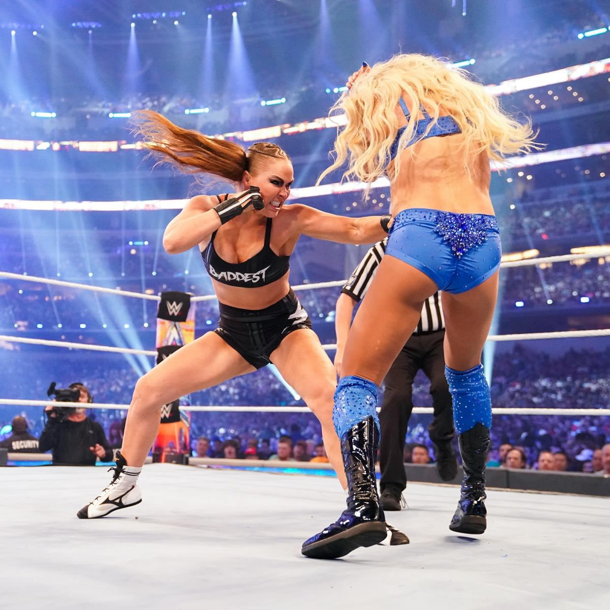 Charlotte Flair vs Ronda Rousey se confirma para WrestleMania Backlash