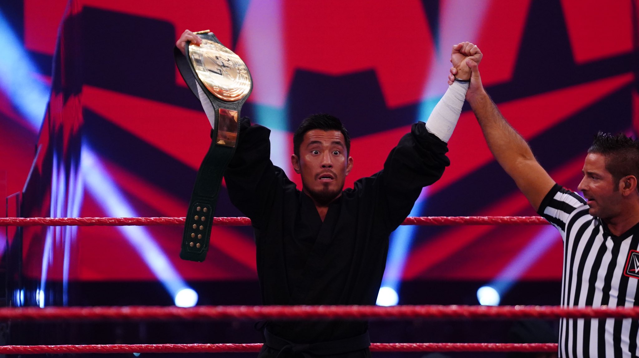 Akira Tozawa gana el Campeonato 24/7 en WWE Raw