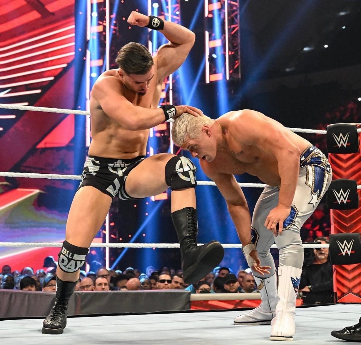 Cody Rhodes vs. Austin Theory en WWE Raw (9/2/22)