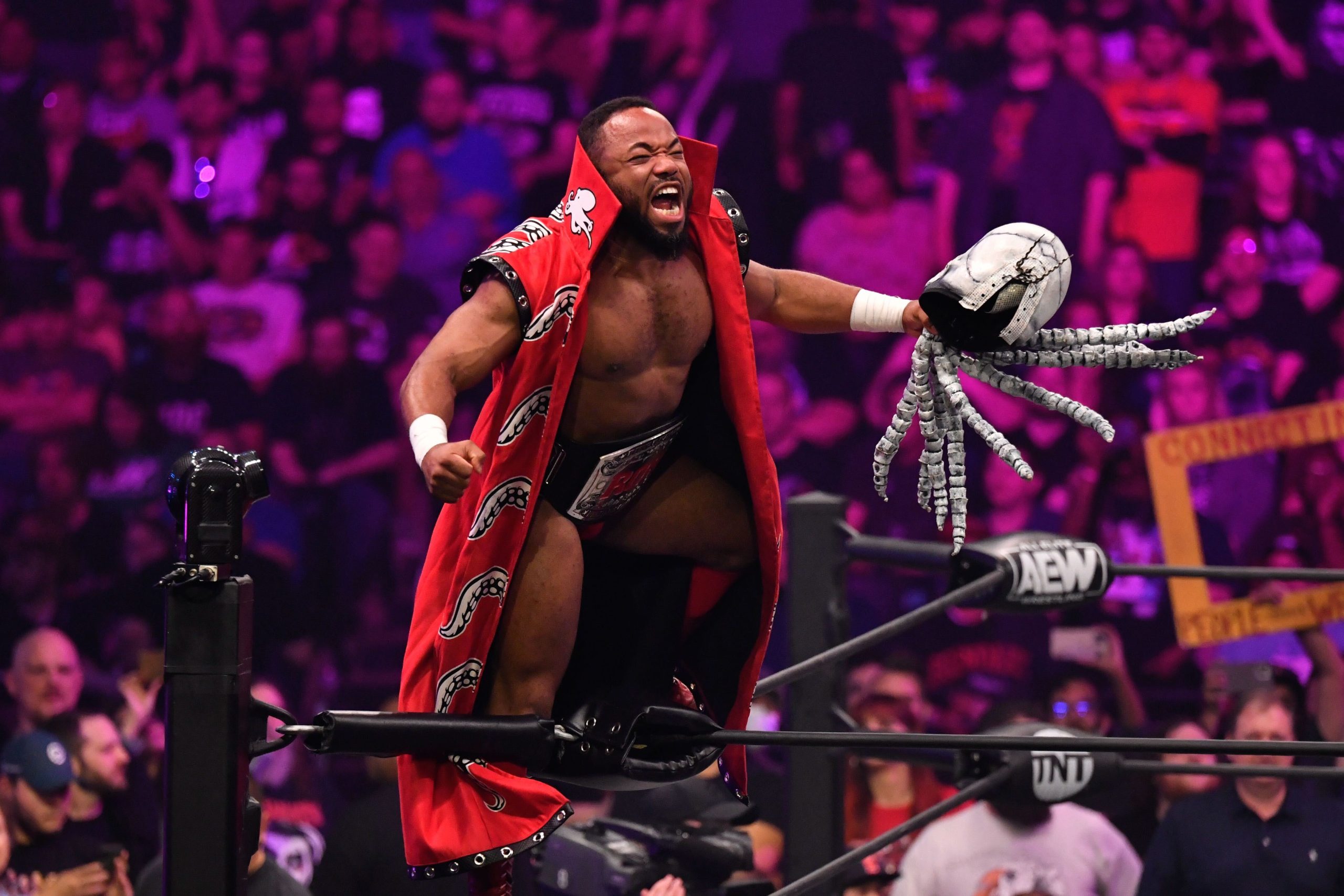AEW: Jonathan Gresham retuvo el Campeonato Mundial ROH ante Lee