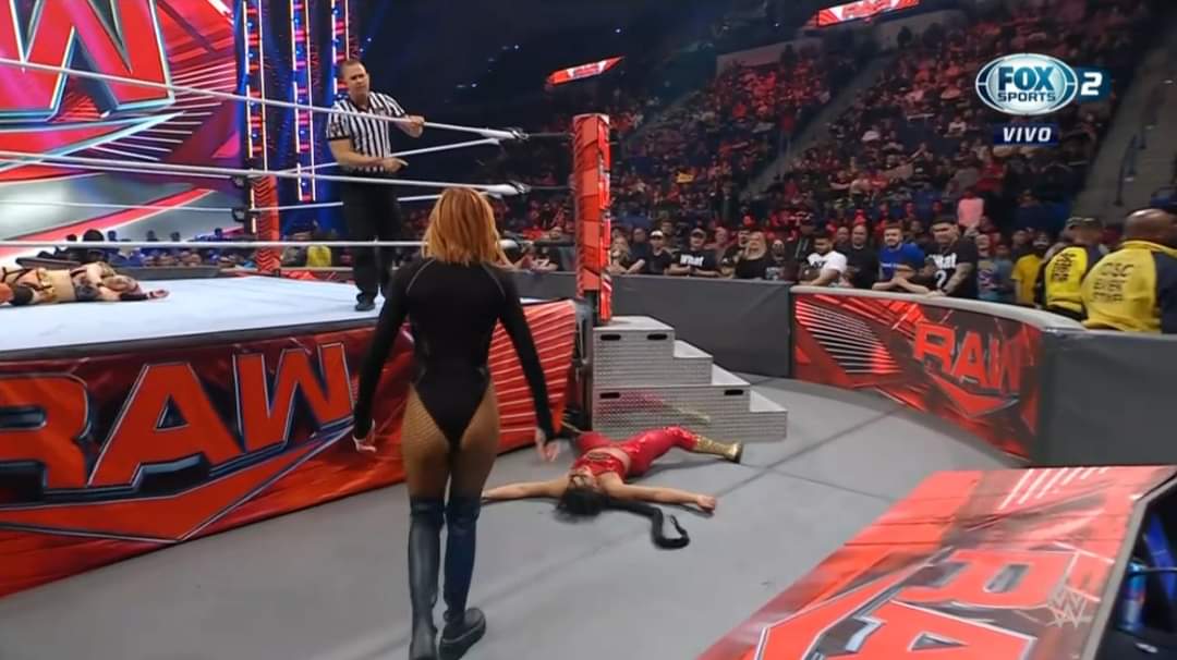 Becky Lynch, Bianca Belair y Asuka - WWE Raw 9 de mayo 2022