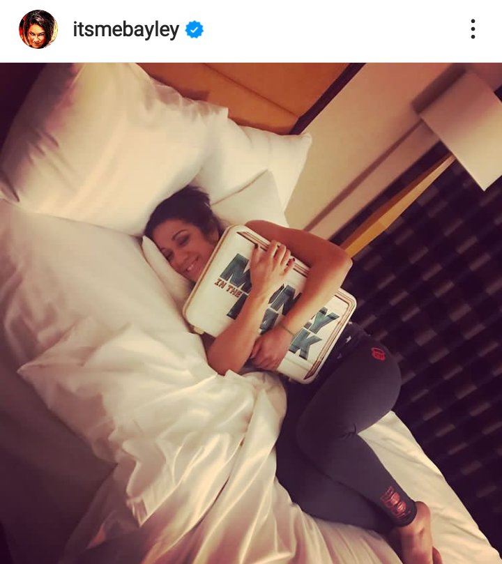 Bayley insinúa que volverá a WWE en Money in the Bank 2022 Superluchas