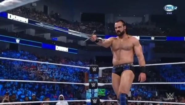 Drew McIntyre con su espada Ángela en WWE SmackDown (08/07/2022) / WWE