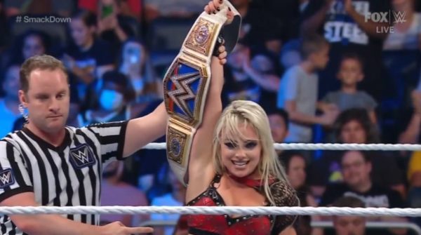 Liv Morgan como Campeona SmackDown (15/07/2022) / WWE