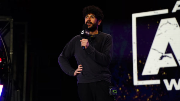 Tony Khan en AEW Dynamite - AEW