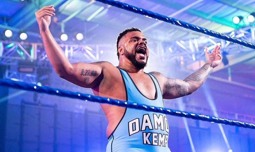 Damon Kemp triunfa en NXT