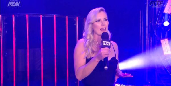 AEW Dynamite 12 octubre 2022 001 Renee Paquette - AEW Dynamite 12 octubre 2022