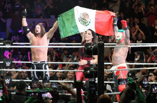 AJ Styles Raquel Rodriguez y Rey Mysterio en Mexico