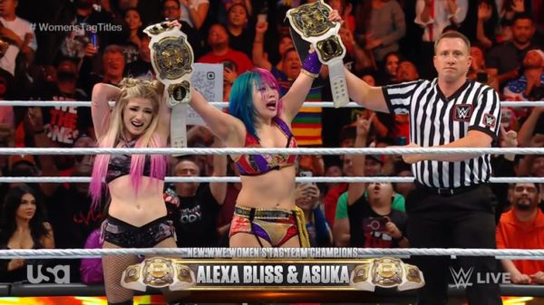 Alexa Bliss y Asuka nuevas Campeonas de Parejas Raw 31 de octubre de 2022 WWE