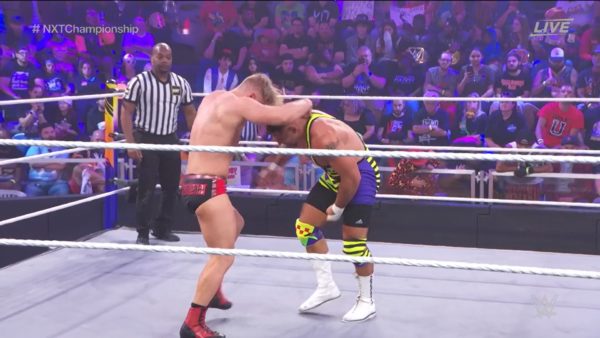 Bron Breakker e Ilja Dragunov en NXT Halloween Havoc 2022