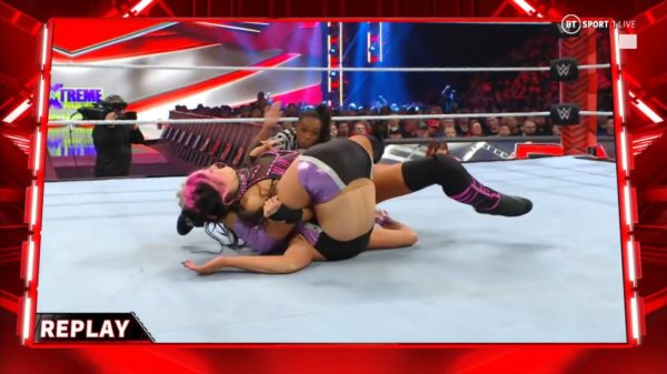 Candice LeRae vs Dakota Kai WWE RAW 3 de octubre 2022