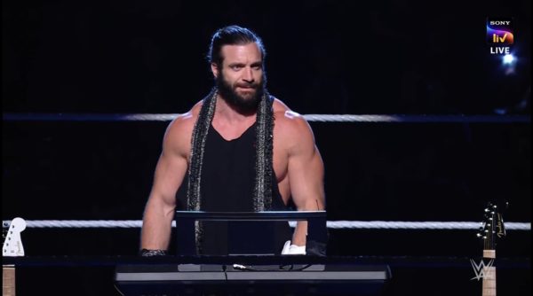 Elias en WWE RAW 17 de octubre 2022 Elias en WWE RAW 17 de octubre 2022