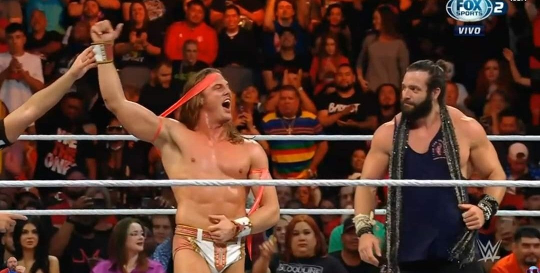 Matt Riddle disfrazado como Ezekiel y Elias en WWE Raw 31 de octubre de 2022 / WWE Matt Riddle disfrazado como Ezekiel y Elias en WWE Raw 31 de octubre de 2022 / WWE